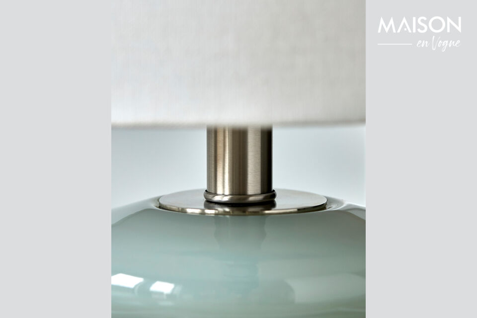 Ajoutez une touche sculpturale à votre intérieur avec cette lampe à poser