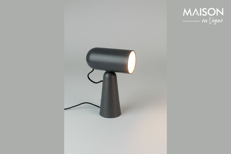 Une lampe de bureau en fer laqué inclinable