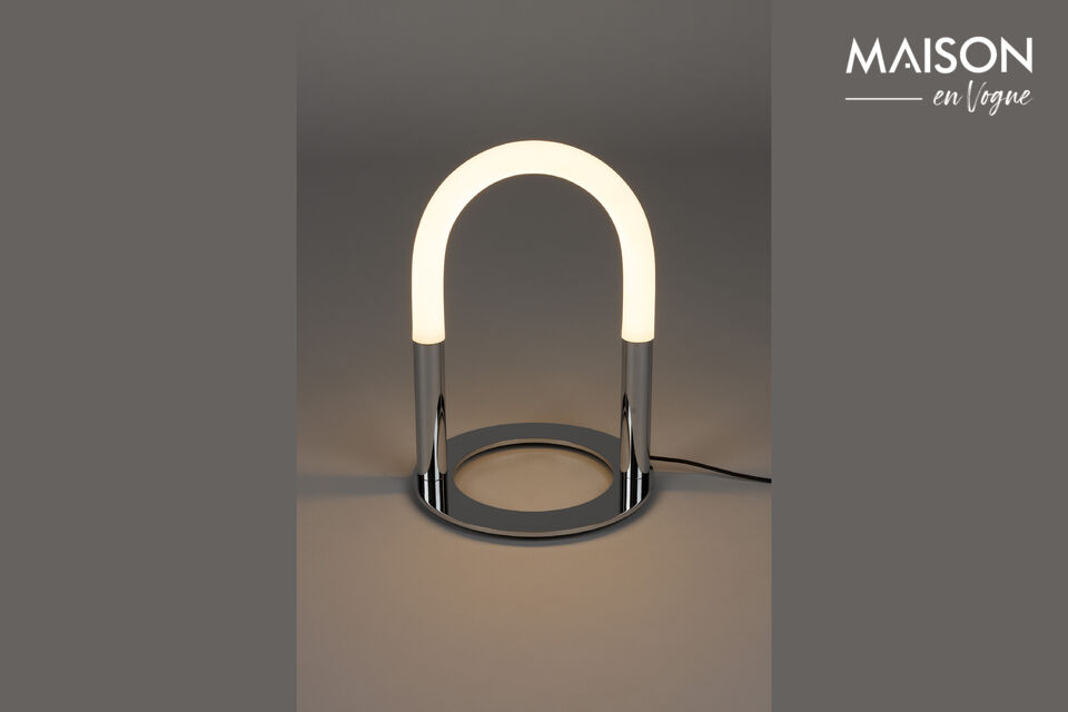 La lampe de table Arch allie à la perfection l\'architecture romaine antique et le design