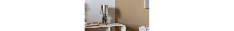 Mise en avant matière Lampe de table élégante argent brillant