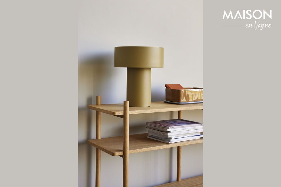 La lampe de table en métal khaki Aki est la fusion parfaite de style et de fonction