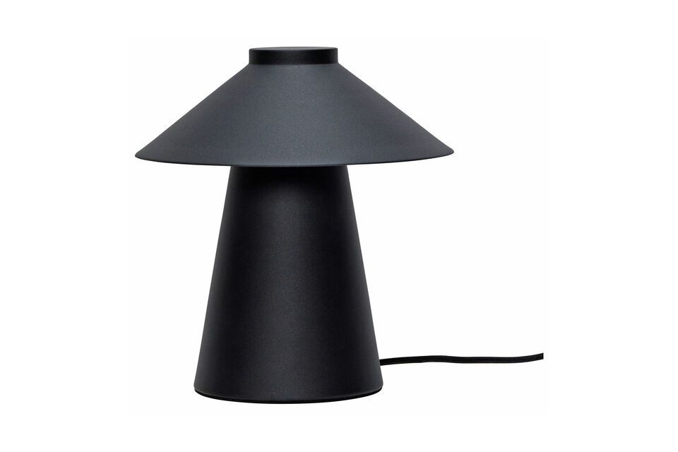 La lampe de table en métal noir Chipper incarne la simplicité élégante