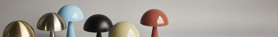 Mise en avant matière Lampe de table en métal rouge Mush