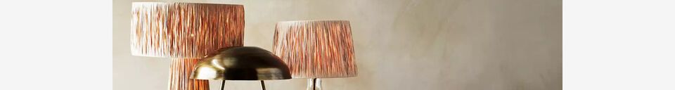 Mise en avant matière Lampe de table en verre avec abat-jour Raffia