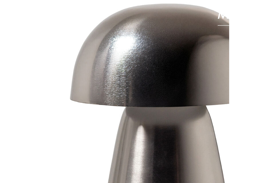 Silhouette de champignon sculpturale Chrome avec finition haute brillance Une pièce maîtresse  La