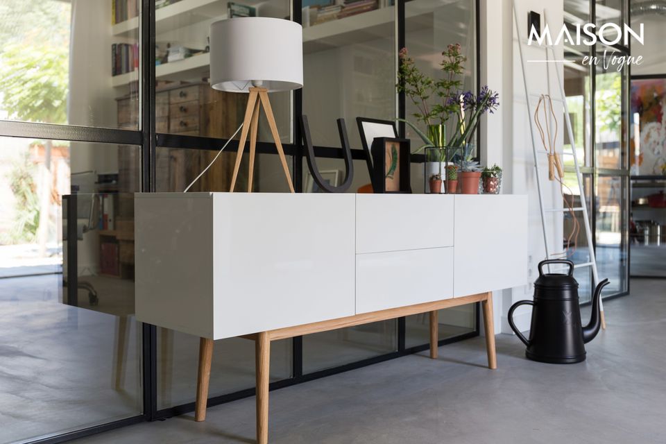 Une petite lampe de table authentique