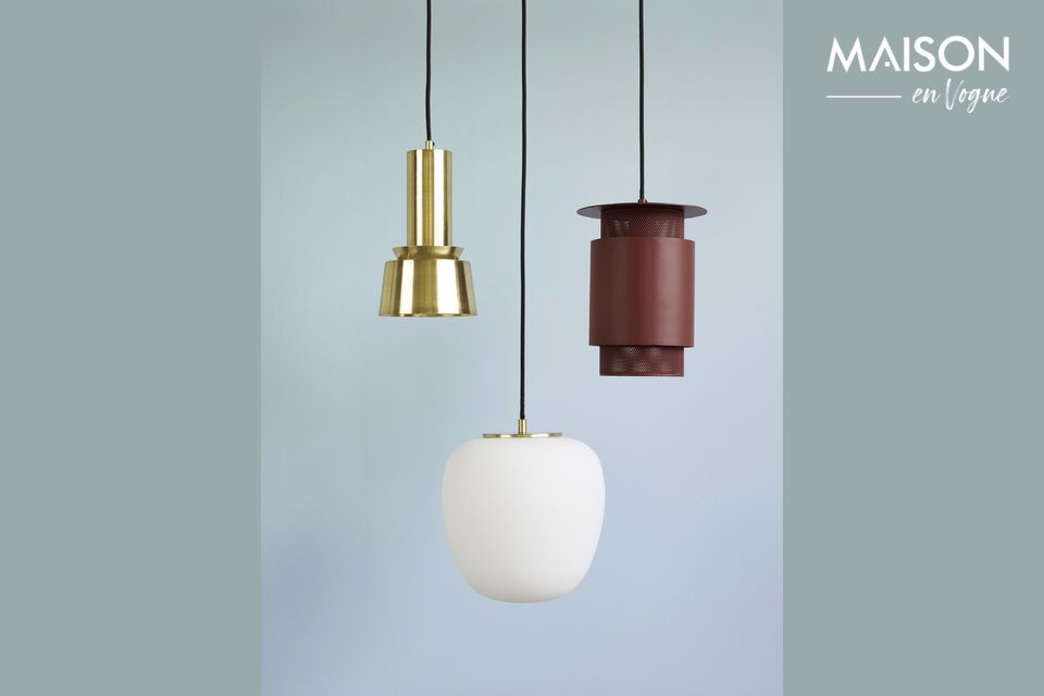 La lampe en métal brun Mono est un exemple de design minimaliste combiné à une fonctionnalité