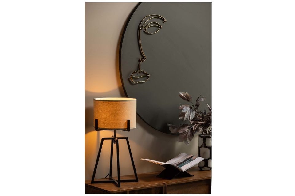 La lampe de table Holly est un modèle élégant, raffiné et indémodable