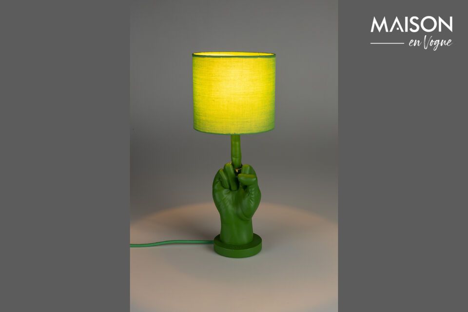 La matière résine se prête à un jeu de textures tout en offrant une robustesse appréciée dans
