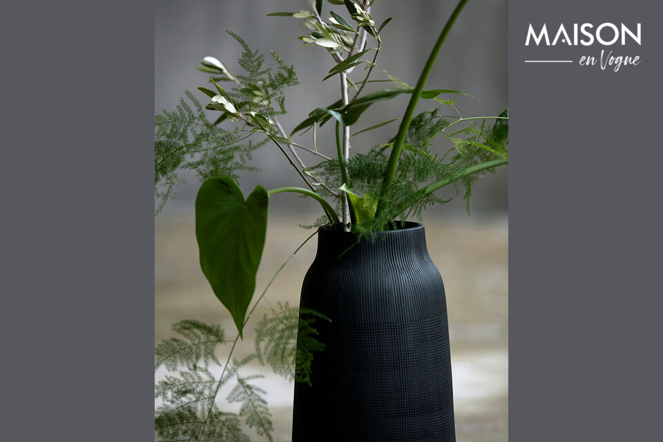 This black vase from House Doctor has a pretty