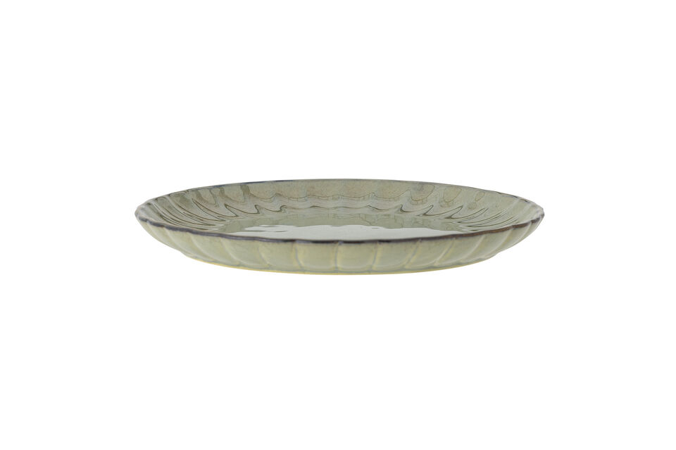Le motif texturé le long du bord ajoute une touche décorative à votre table