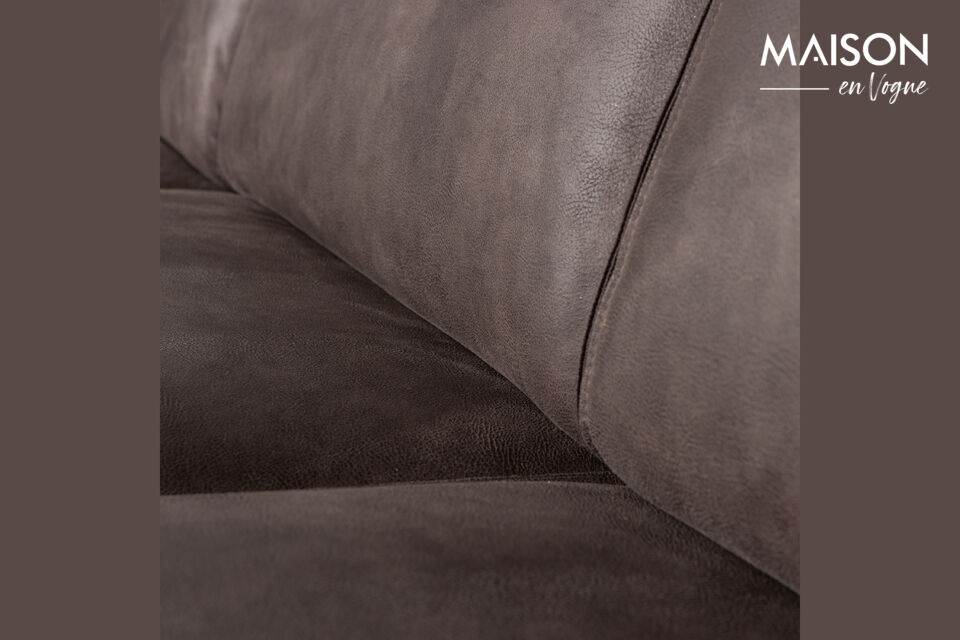 The seat has a Bonell spring core, normal foam and synthetic wadding with a density of 250 g/m3