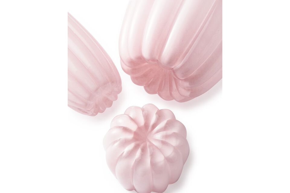 It\'s a modern reinterpretation of the first terracotta pots that made their mark on the Dutch