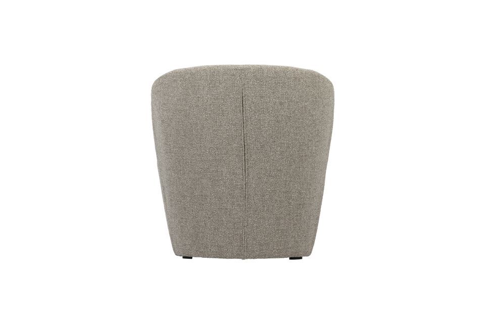 It is padded with a resistant fabric and its round shapes give the chair a pleasant appearance