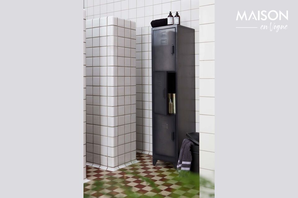 Une armoire métallique industrielle robuste et polyvalente pour tous vos besoins de rangement.