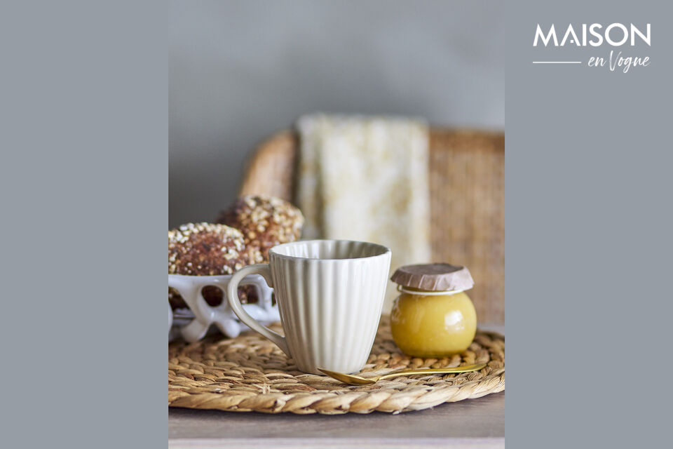 Le mug Latina de Bloomingville combine une forme classique avec une élégance moderne