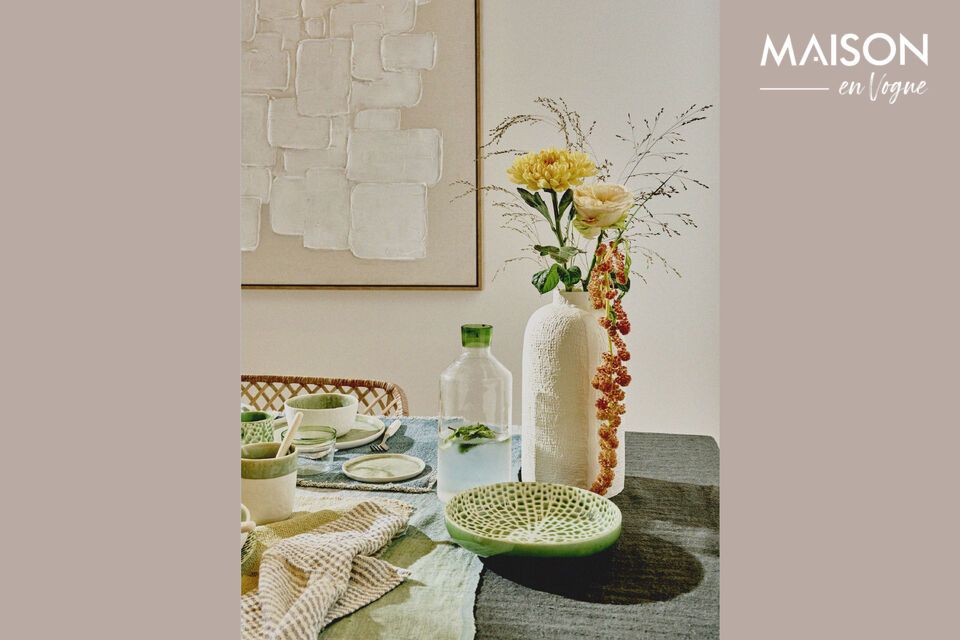 Carefully crafted from high-quality porcelain