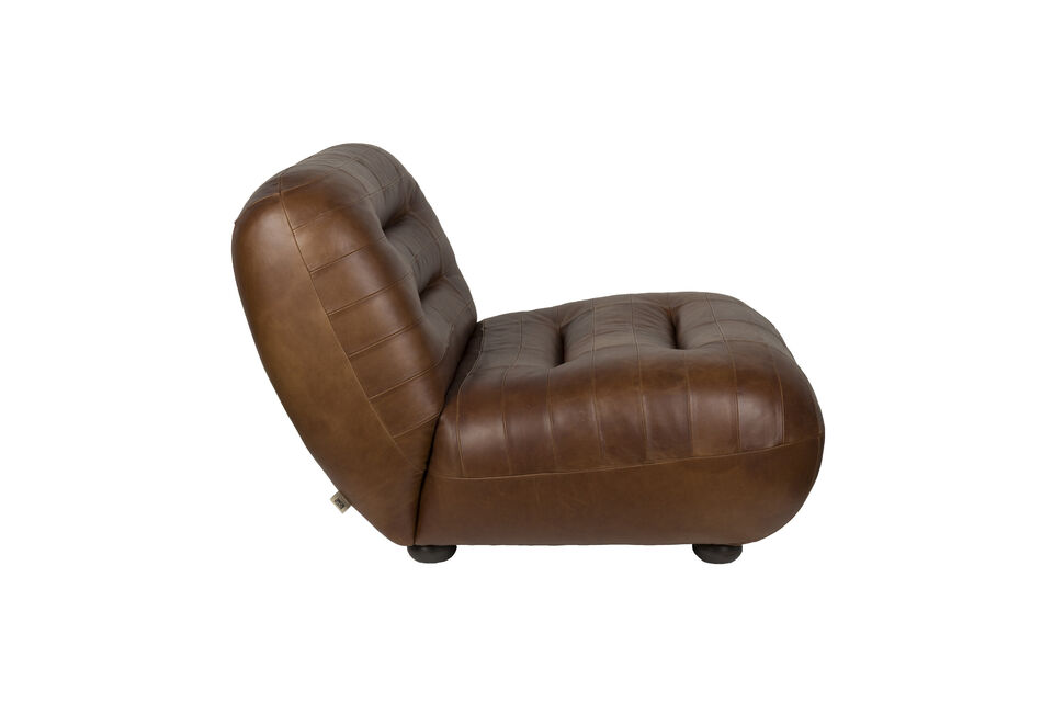 Enjoy a relaxing moment in the Dutchbone Wyatt