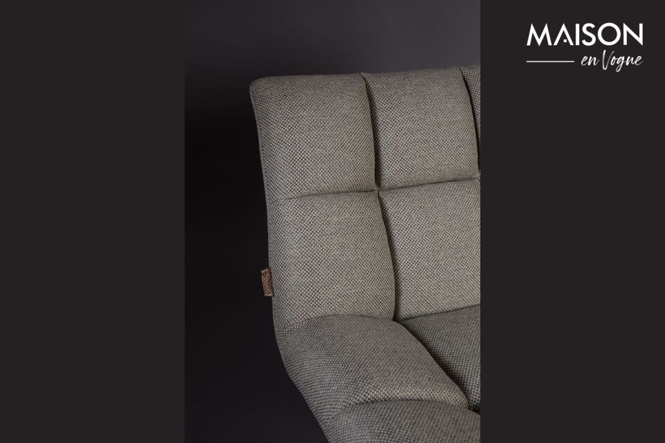Ultra-design and swivel, the lounge chair Bar proposed by Dutchbone has everything to please