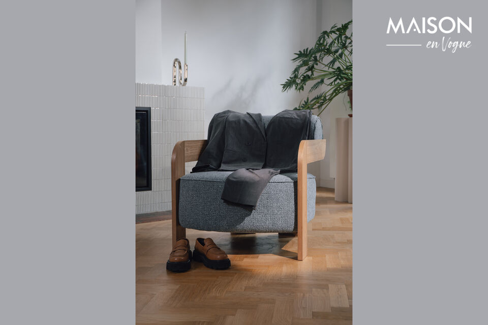 Although you can snuggle up in Zuiver\'s Oolong, this armchair is not all about comfort