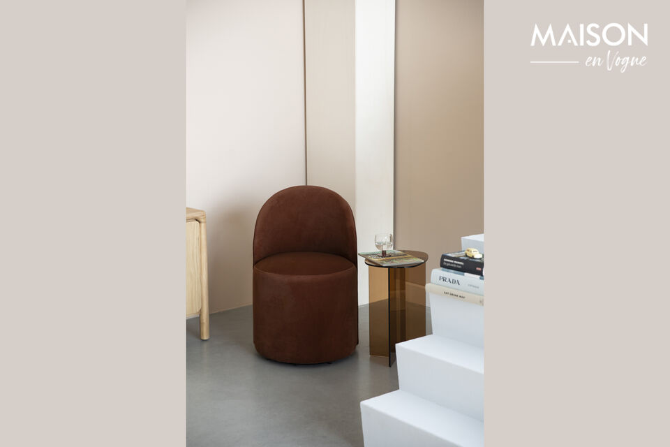 Take a seat in the Plush armchair by Zuiver and enjoy a relaxing moment in style