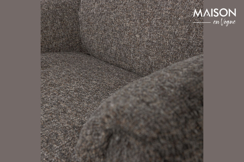 Deze royale loveseat met donzen toplaag en zachte stof straalt luxe uit