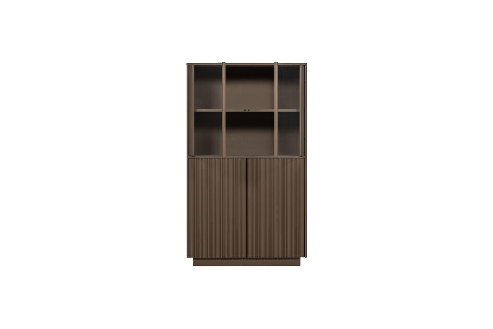 The upper half offers space for your most beautiful showpieces