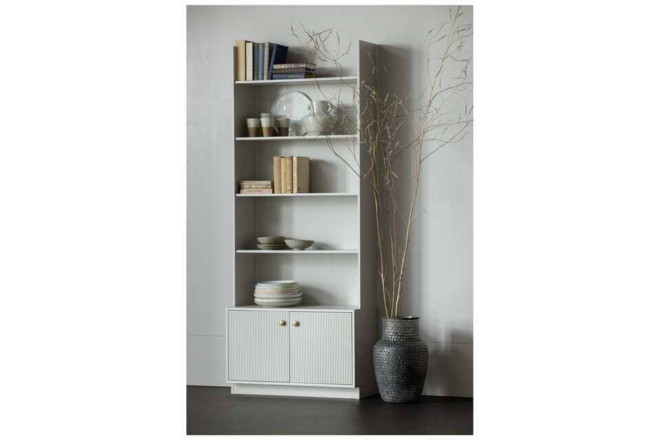 Its dimensions offer spacious storage, with 200 cm x 79,6 cm sides and a depth of 35 cm
