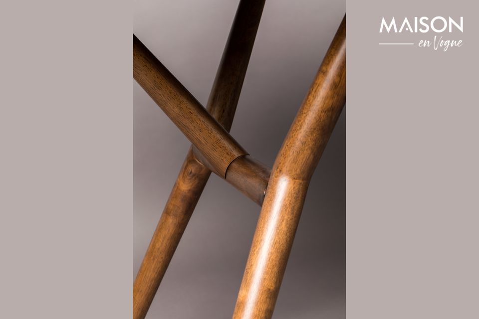 A beautifully grained wood, for a natural and practical piece of furniture