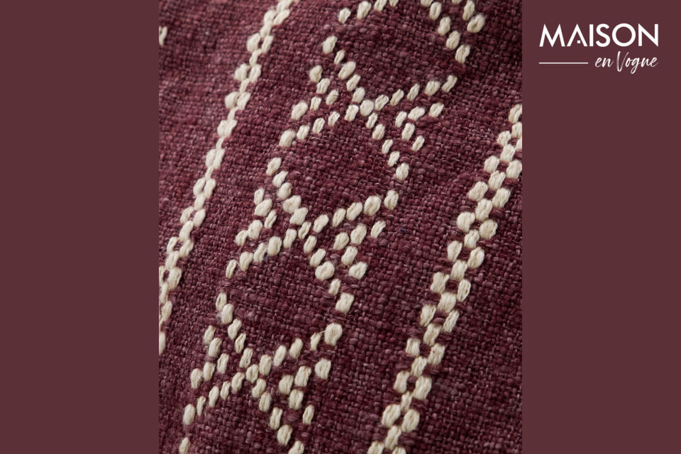 The beautiful HDEllis throw combines a soft material blend in bitter chocolate and white tones