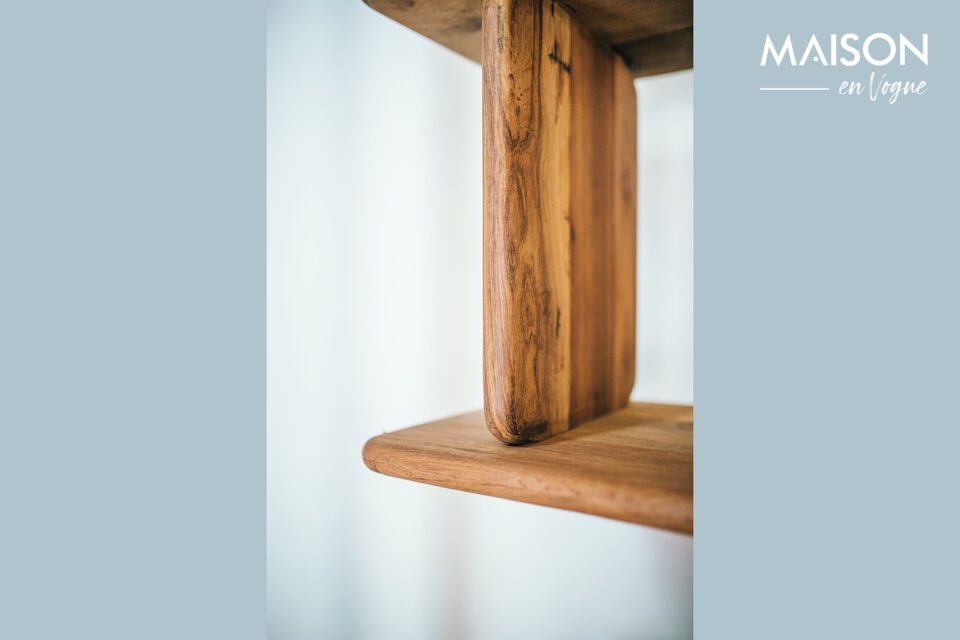 Made from recycled wood, this shelf stands out for its simplicity and functionality