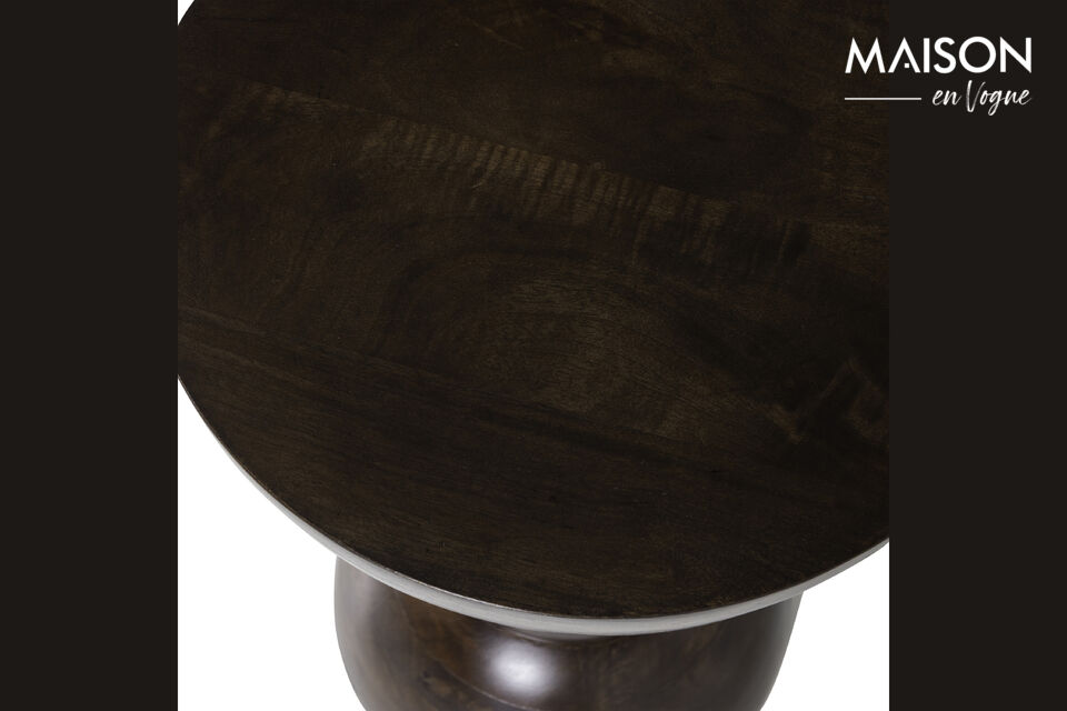 Son design unique avec un grain de bois visible fait de cette table d\'appoint un v&eacute;ritable