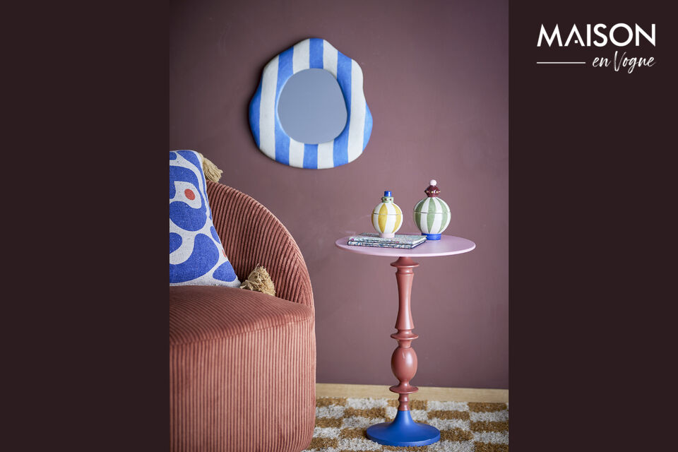 Su silueta esbelta y su alegre combinación de colores confieren a la mesa una expresión