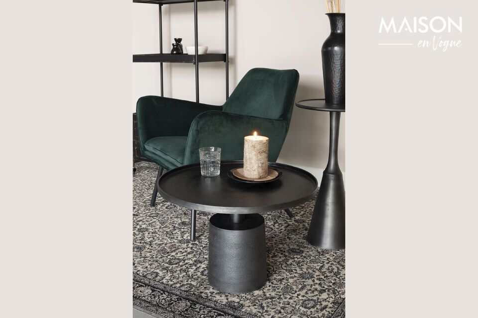 El elegante diseño de la mesa auxiliar Noah facilita su incorporación a diversos ambientes
