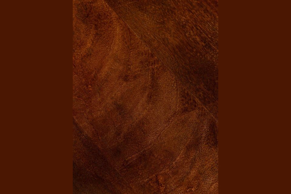 El color marrón oscuro de la madera de mango no sólo es atractivo