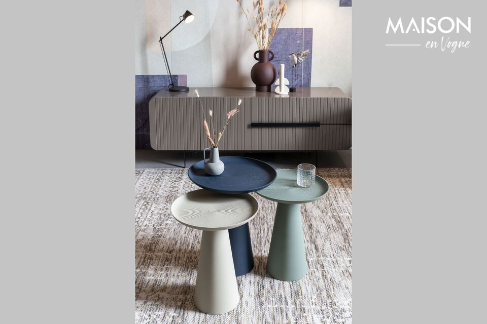 El elegante diseño de la mesa Ringar se integra armoniosamente en cualquier decoración