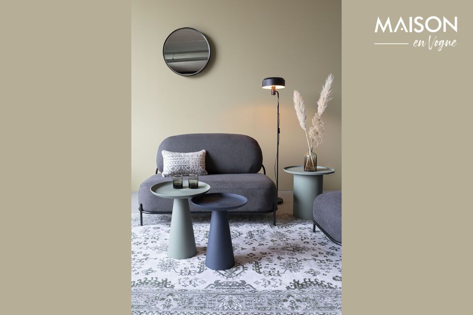 Explore la frescura y el estilo con nuestra mesa auxiliar metálica verde.