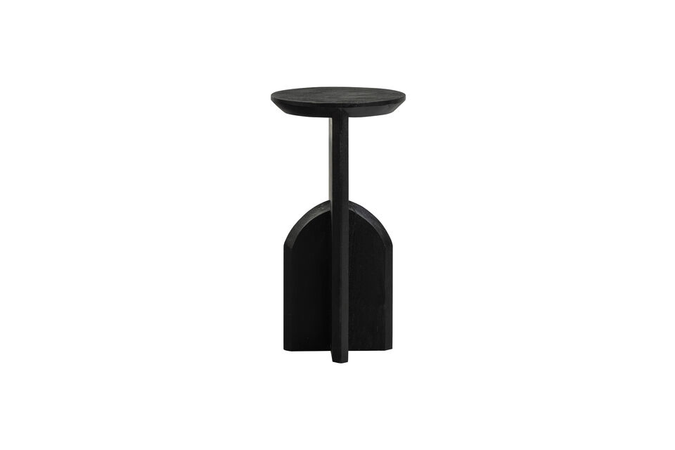 Esta mesa se distingue por el original diseño de sus patas y su sobre redondo