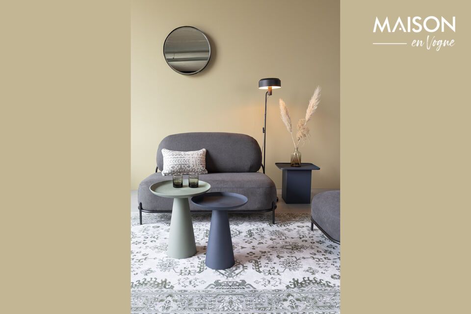 Una robusta y elegante mesa auxiliar azul para cualquier interior.