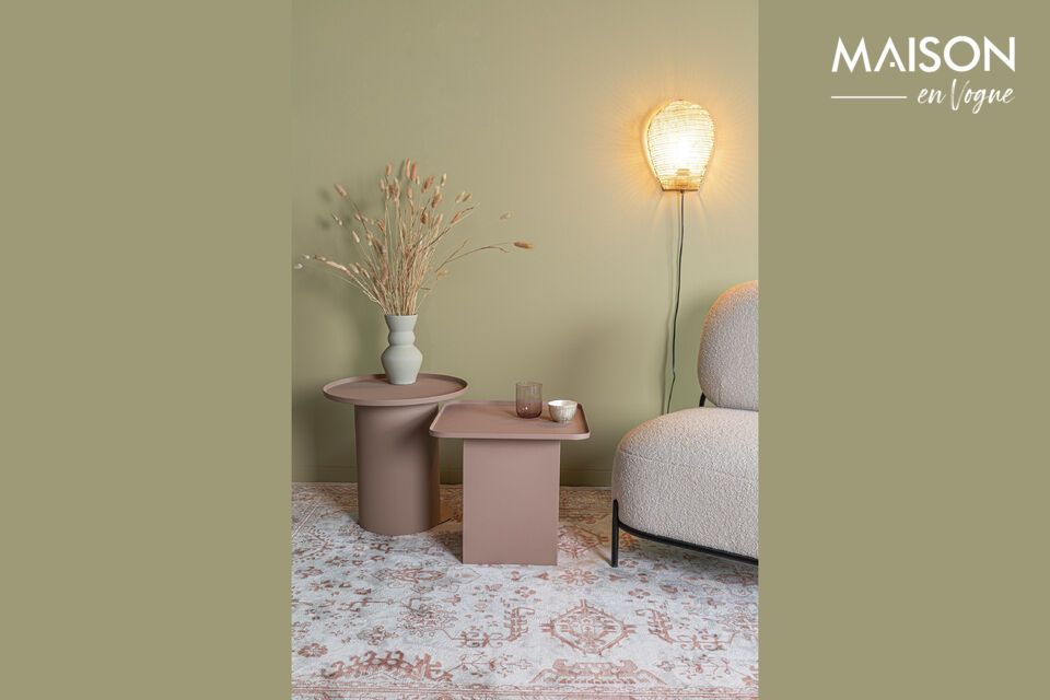 Añade un toque de suavidad con nuestra elegante mesa rosa.