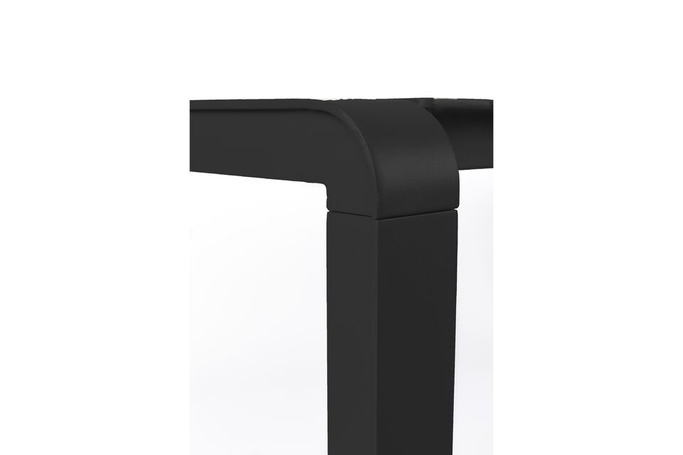Para garantizar una entrega segura, esta mesa se presenta en una resistente caja de madera