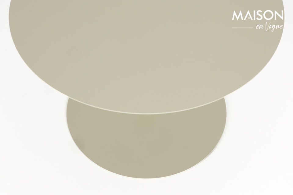 La mesa de centro Snow de acero beige es una invitación a disfrutar de momentos de convivencia