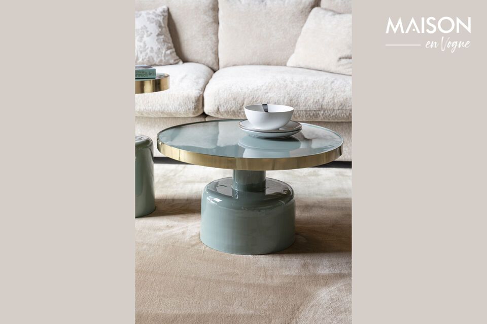 Teñida de un elegante verde, es perfecta para realzar su salón con un toque de refinamiento