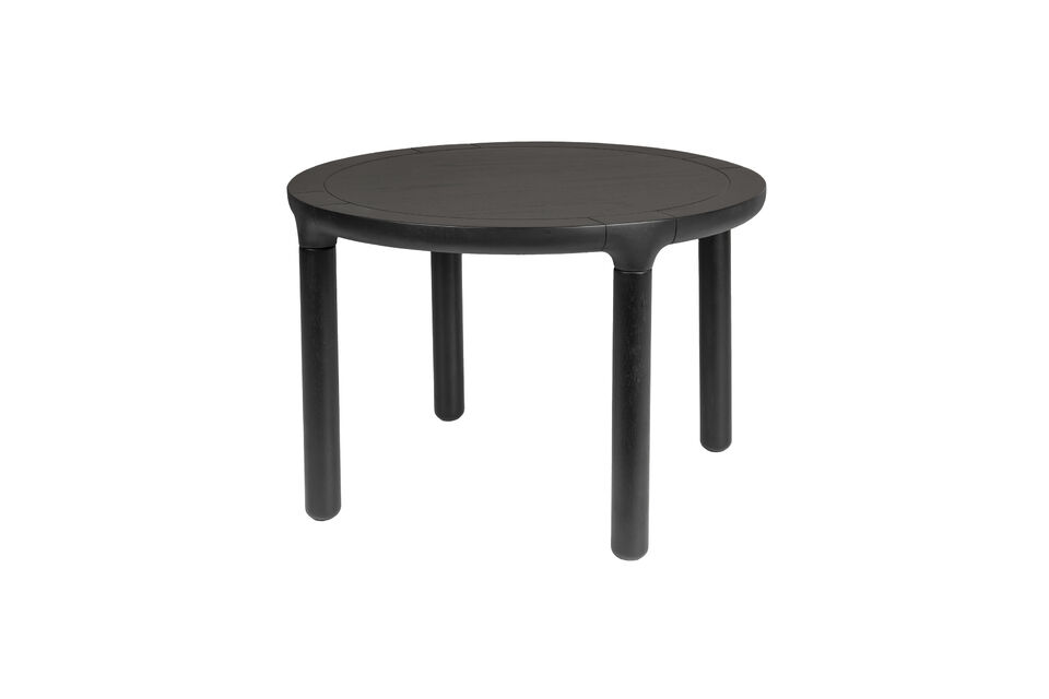 El tablero de esta mesa de comedor de madera parece fundirse con las patas
