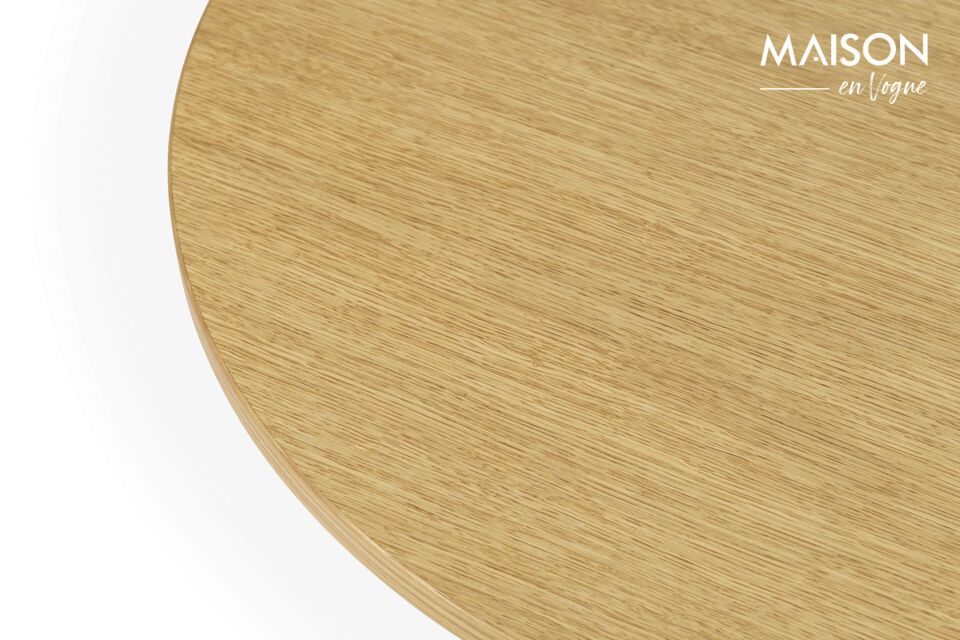 Disponible en alturas de 40 o 45 cm, cuenta con una elegante base en forma de X de aluminio negro