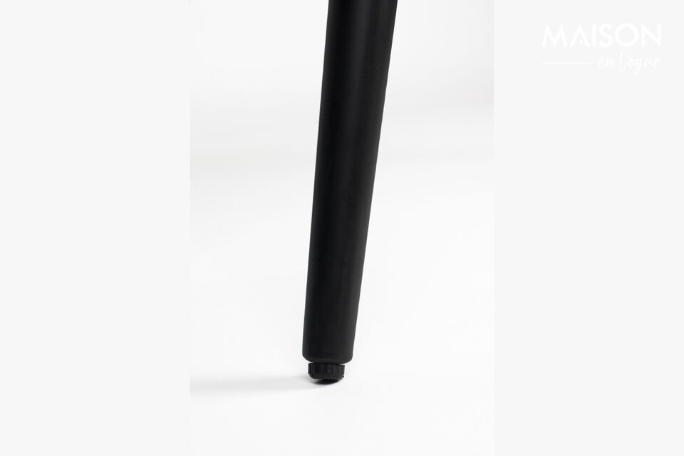 La mesa de comedor rectangular Webster está fabricada con madera de teca reciclada