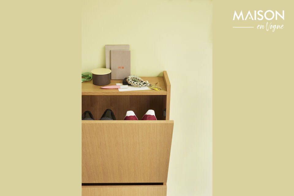 La beauté du Petit meuble de rangement en placage de chêne naturel Forma se dévoile dans sa