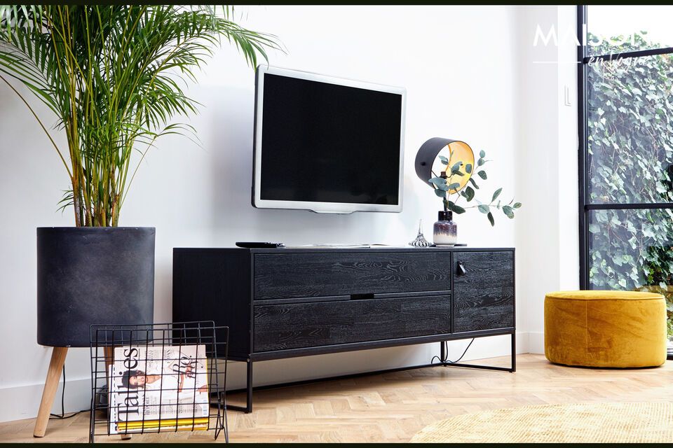 Un meuble TV bois et métal, élégant et moderne.