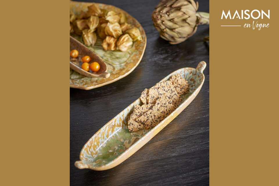 L\'Assiette de service Milani de Bloomingville est de forme allongée et fabriquée en grès avec