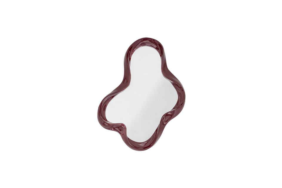 Le miroir mural Violeta de Bloomingville est doté d\'un cadre en polyrésine rouge brillant